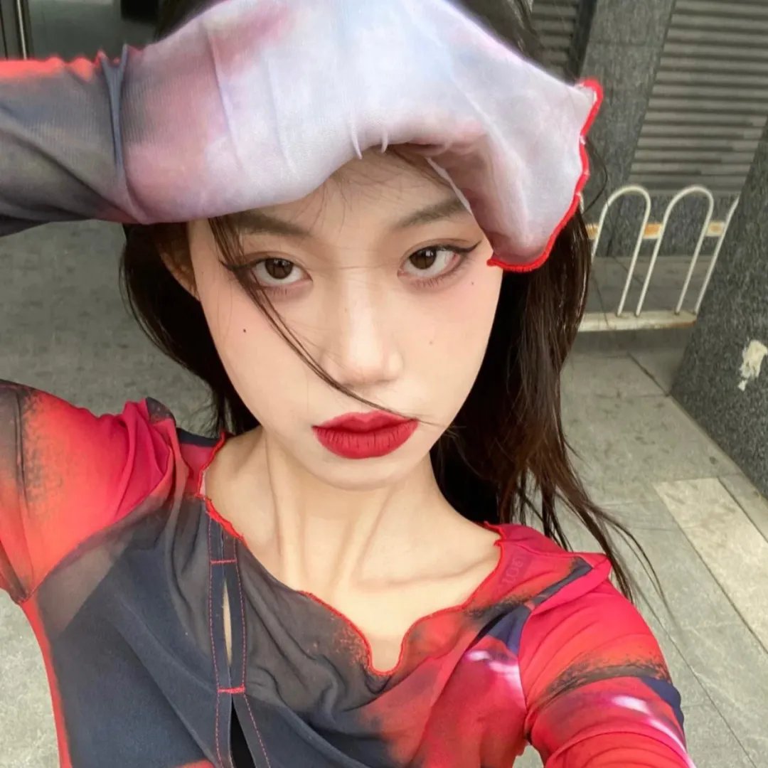 红衣少女